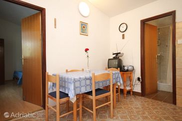 Dining room Kukljica, Dining room u smještaju tipa apartment.
