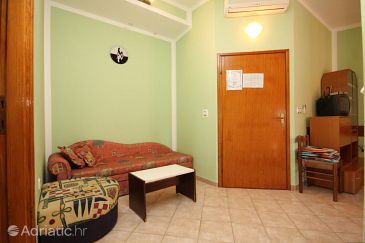 Apartment A-8276-b - Apartments Ugljan (Ugljan) - 8276