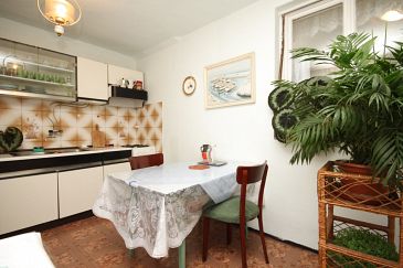 Dining room Ugljan, Dining room u smještaju tipa apartment, dopusteni kucni ljubimci i WIFI.