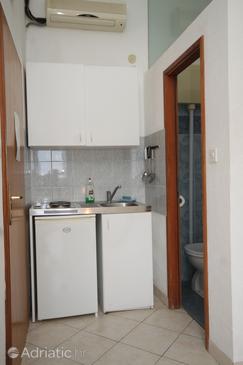 Kitchen Vis, Kitchen u smještaju tipa studio-apartment, dostupna klima.