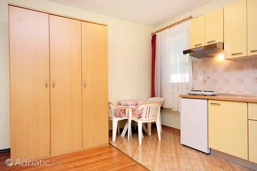Dining room Turanj, Dining room u smještaju tipa studio-apartment, dopusteni kucni ljubimci i WIFI.