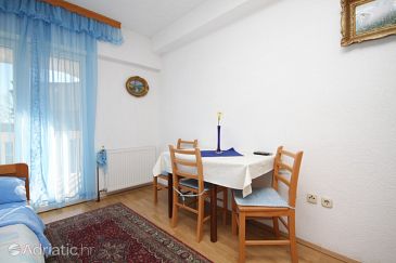 Dining room Kaštel Kambelovac, Dining room u smještaju tipa studio-apartment, WIFI.