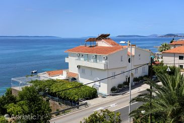 Property - Apartments and Rooms 8635 Property Podstrana (Split) - Accommodation 8635 - Apartments and Rooms near sea with pebble beach.