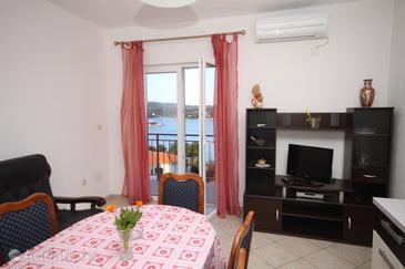 Living room Nečujam, Living room u smještaju tipa apartment, dostupna klima i WIFI.