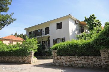 Property - Apartments 8750 Property Jelsa (Hvar) - Accommodation 8750 - Apartments with sandy beach.