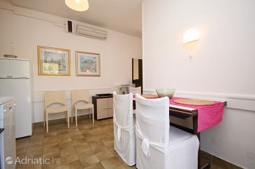 Dining room Hvar, Dining room u smještaju tipa studio-apartment, dostupna klima, dopusteni kucni ljubimci i WIFI.