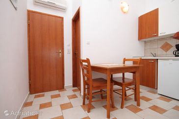 Dining room Milna, Dining room u smještaju tipa studio-apartment, dostupna klima i WIFI.