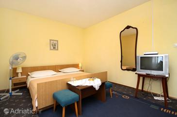 Bedroom Jelsa, Bedroom u smještaju tipa room, dostupna klima, dopusteni kucni ljubimci i WIFI.