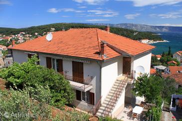 Property - Apartments and Rooms 8798 Property Jelsa (Hvar) - Accommodation 8798 - Apartments and Rooms with pebble beach.