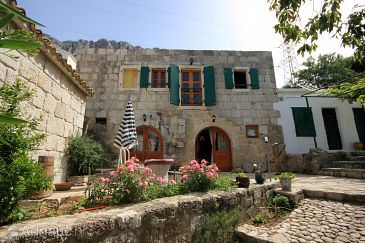 Property - Vacation Rentals 8816 Property Brela - Krug (Makarska) - Accommodation 8816 - Vacation Rentals with pebble beach.