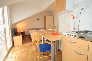 Dining room Komiža, Dining room u smještaju tipa studio-apartment, dostupna klima, dopusteni kucni ljubimci i WIFI.