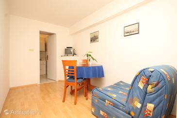 Dining room Vis, Dining room u smještaju tipa studio-apartment.