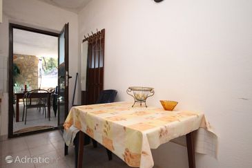 Dining room Uvala Mala Pogorila, Dining room u smještaju tipa apartment, dopusteni kucni ljubimci i WIFI.