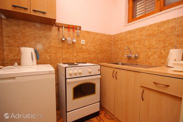 Kitchen Mlini, Kitchen u smještaju tipa studio-apartment, dopusteni kucni ljubimci i WIFI.