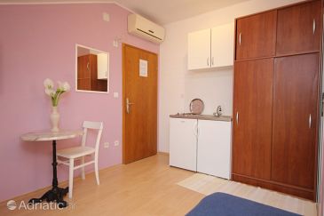 Kitchen Dubrovnik, Kitchen u smještaju tipa studio-apartment, dostupna klima i WIFI.