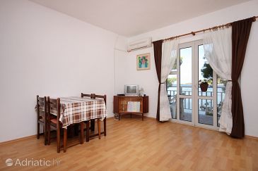 Dining room Brna, Dining room u smještaju tipa apartment, dostupna klima i WIFI.