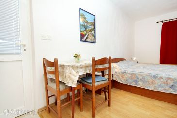 Dining room Lumbarda, Dining room u smještaju tipa studio-apartment, dopusteni kucni ljubimci i WIFI.