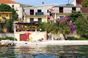 Property - Apartments 9412 Property Podstrana (Split) - Accommodation 9412 - Apartments near sea with pebble beach.