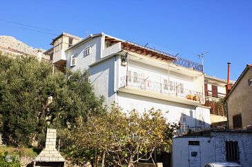 Property - Apartments 9435 Property Sumpetar (Omiš) - Accommodation 9435 - Apartments near sea with pebble beach.