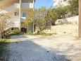 Parking lot Sumpetar, Omiš, Parking lot 9436 - Apartments with pebble beach.