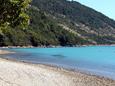 Nejbližší pláž Plaža u mjestu Plomin Luka, Labin.