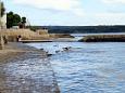 Nejbližší pláž Plaža u mjestu Novigrad, Novigrad.