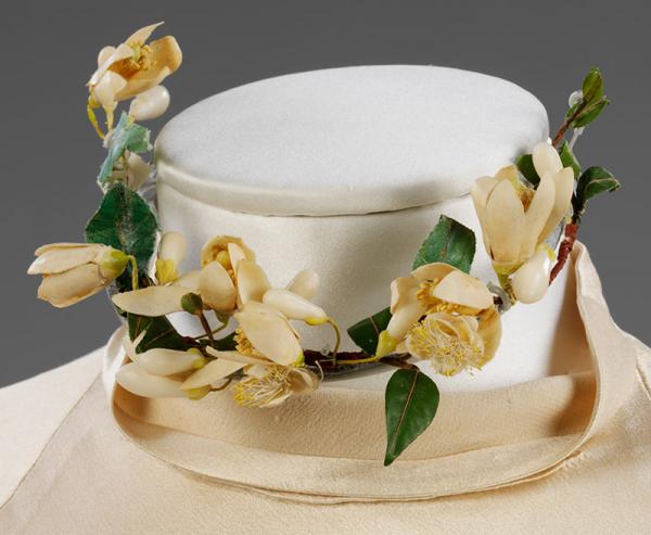 Orange blossom choker worn by Baba Beaton at her wedding in 1934. © Victoria and Albert Museum, London Orange blossom choker worn by Baba Beaton at her wedding in 1934. © Victoria and Albert Museum, London