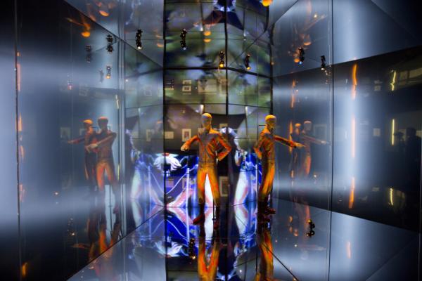 David Bowie isbringing us all together • V&A Blog