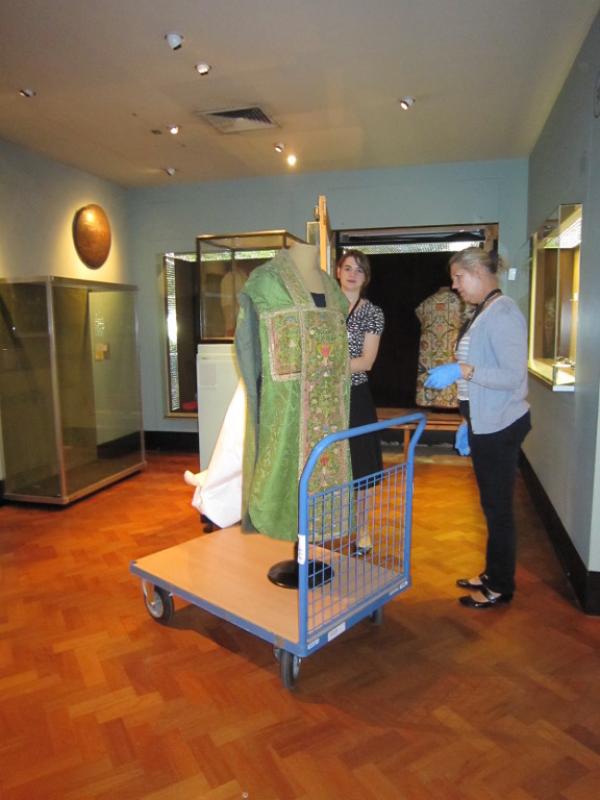 Moving two chasubles