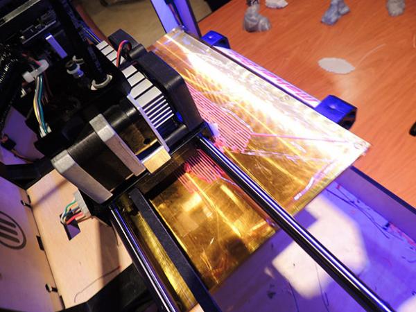 Heated print bed on a MakerBot Replicator