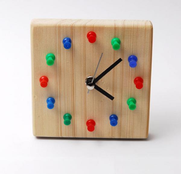 DIY Pin clock • V&A Blog