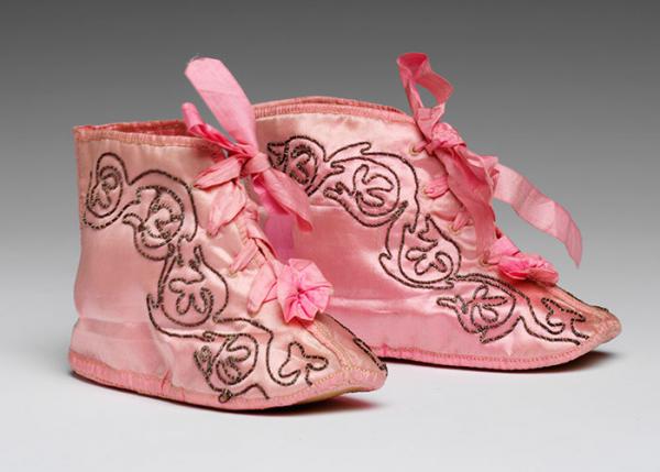 Pair of baby bootees, unknown maker, 1800 - 1830. Museum no. T.76&A-1920. © Victoria and Albert Museum, London