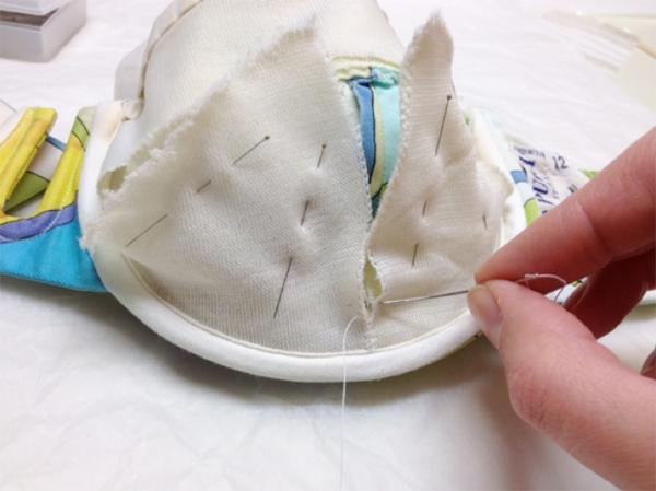 The lining stitching was stitched back using the original stitch holes. © Victoria and Albery Museum, London. 