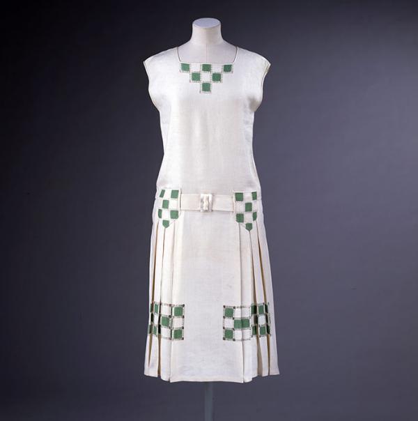 Tennis dress, Hepburne Scott, 1926. Museum no. T.260-1976. © Victoria and Albert Museum, London