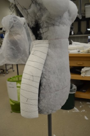 Plaztazote hips are first caught with a ladder stitch and will later be secured with stretch jersey