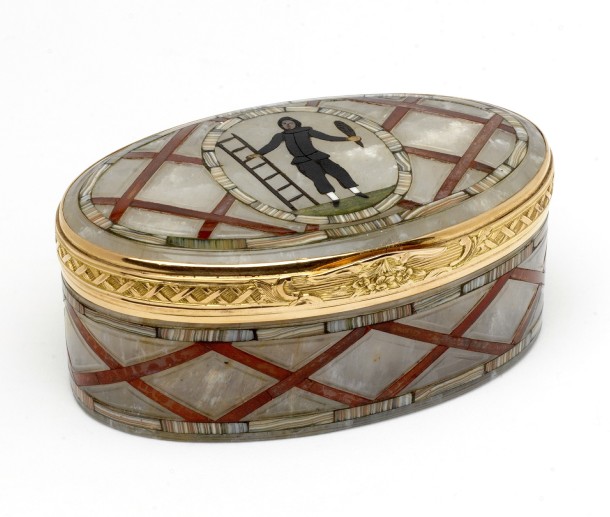 Snuffbox, gold with mounted hardstones, probably Dresden, ca.1765 l. 8.9cm, w. 7cm, h. 4.6cm