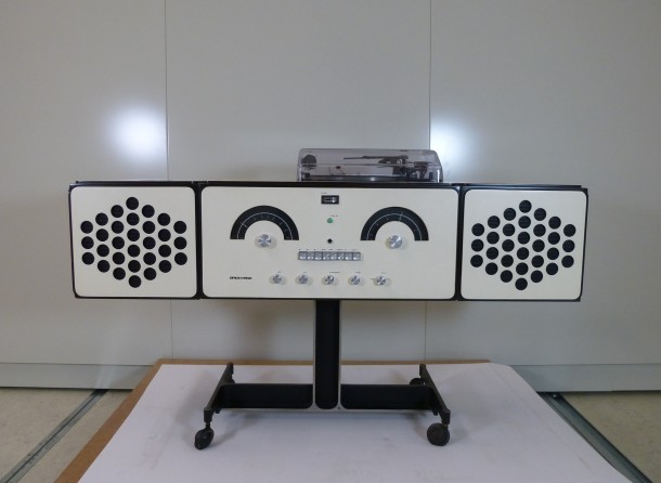 ...and with speakers hooked to the sides, revealing the turntable © Victoria and Albert Museum, London
