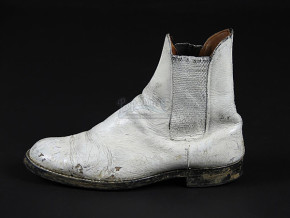 ©Propstore Live Auctions A single Stormtrooper boot from the 1977 film Star Wars: A New Hope was auctioned in 2014 by Propstore Live Auctions