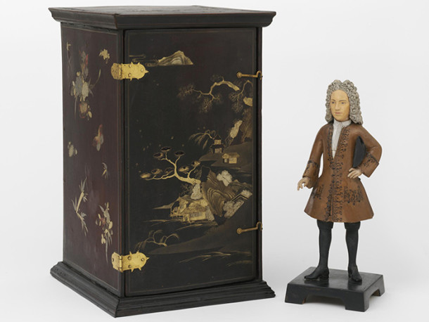 Figure and box, about 1710-1725, China. Museum no. FE.32 to B-1981, © Victoria & Albert Museum, London