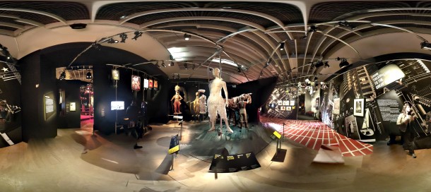 360 degree view of Curtain Up: Celebrating 40 Years of Theatre in London and New York © Victoria and Albert Museum, London