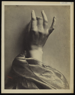 42588 Main Drapée; Albumen print of a sculpture of a hand by Adolphe Bilordeaux, 'Main Drapée', 1864