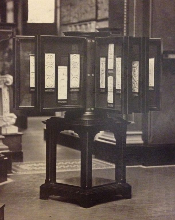 Pillar stand with rotating frames for showing ivories and thick objects, V&A Archive, MA/32/26, neg 8940. © Victoria and Albert Museum, London