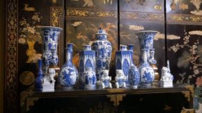 Photo of Chinese porcelain on a Japanese cabinet