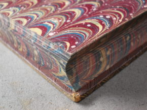 A differently combed pattern on the endpapers and edges of a book.