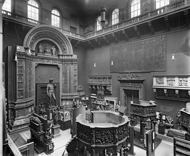 V&A Italian Cast Court, Gallery 46B, December 1920. © Victoria and Albert Museum, London