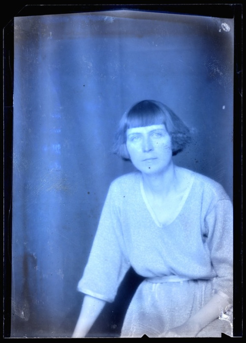 Photographic portrait of Bryher by Man Ray, 1923