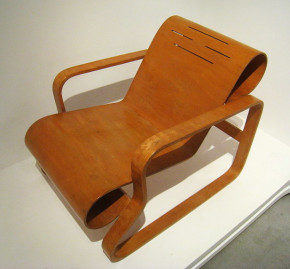 Model No. 41 Lounge Chair, Alvar Aalto (designer), Huonekalu- ja Rakennustyötehdas Oy (manufacturer), 1931-32, plywood, laminated birch, solid birch © Wolfsonian-Florida International University Museum