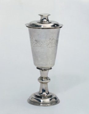 Cup and paten cover, silver, 1575, England. Museum no. M.44&A-1923 © Victoria and Albert Museum, London