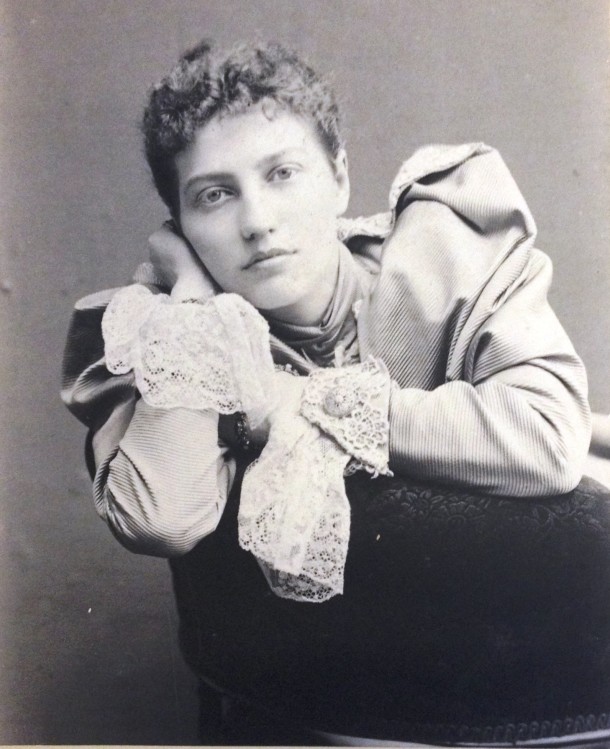 Enthoven as a young woman.