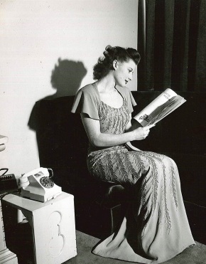 Rosalinde Gilbert campaign image, ca. 1946; V&A Archive of Art and Design GC10/1